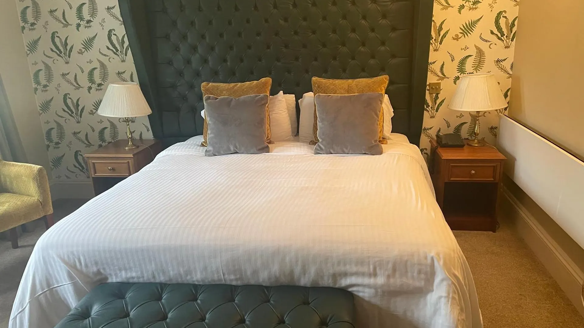 New House Country Hotel カーディフ イギリス