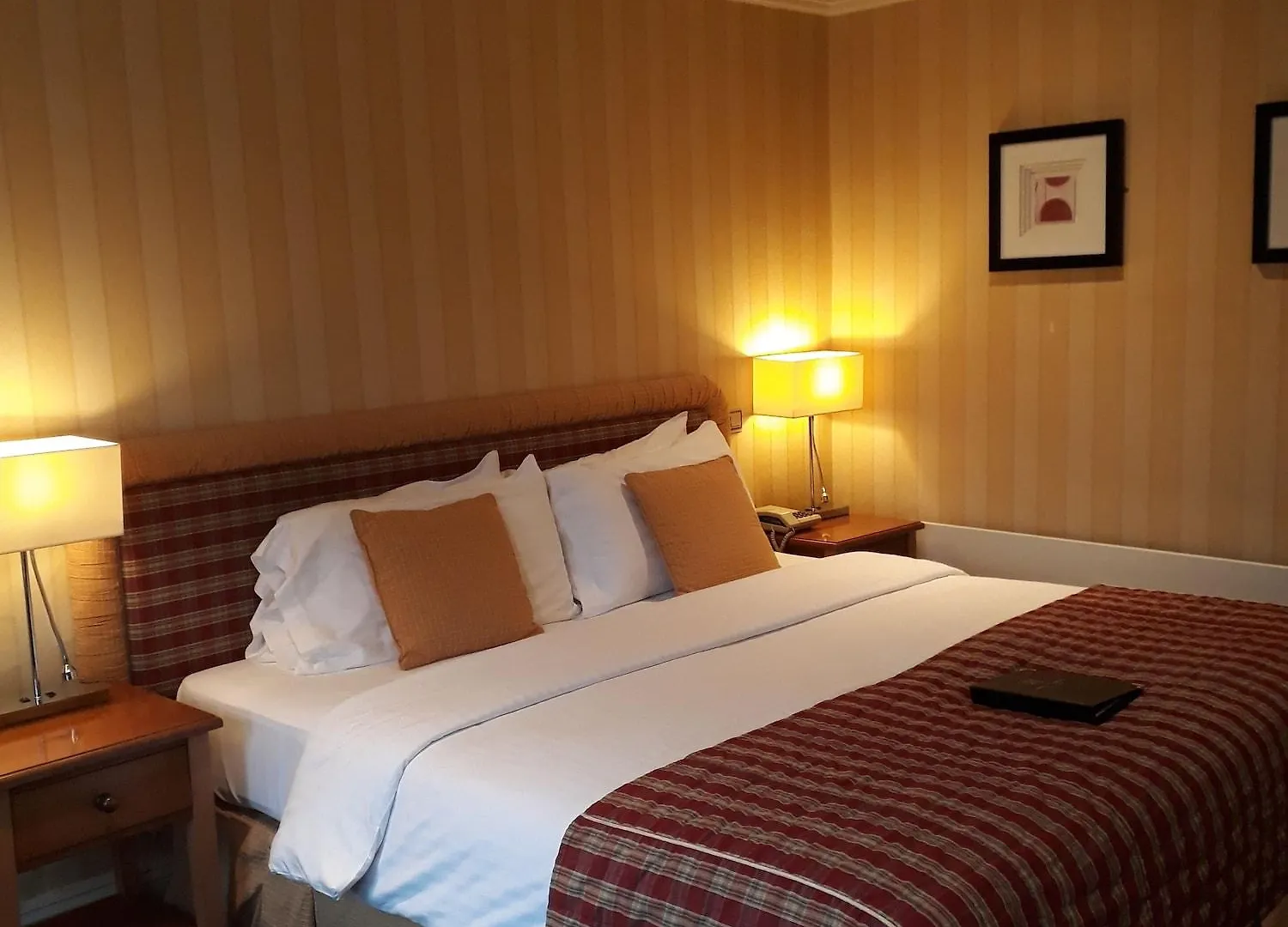New House Country Hotel Cardiff 4*,